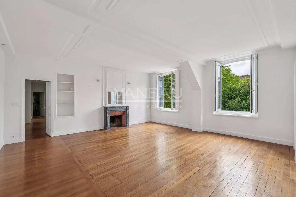Paris VII - Appartement entièrement sur cour arborée au calme - 