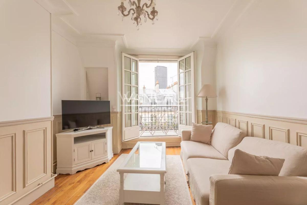 Paris VII - superbe deux pièces avec balcon - Rue de Sèvres