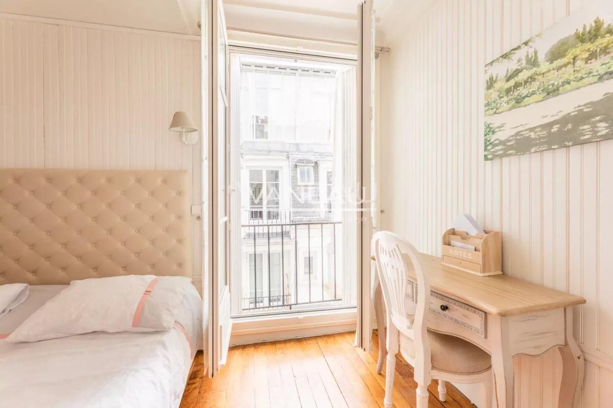 Paris VII - superbe deux pièces avec balcon - Rue de Sèvres