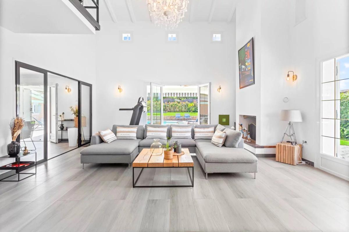 Proche Mougins, Magnifique villa rénovée à vendre