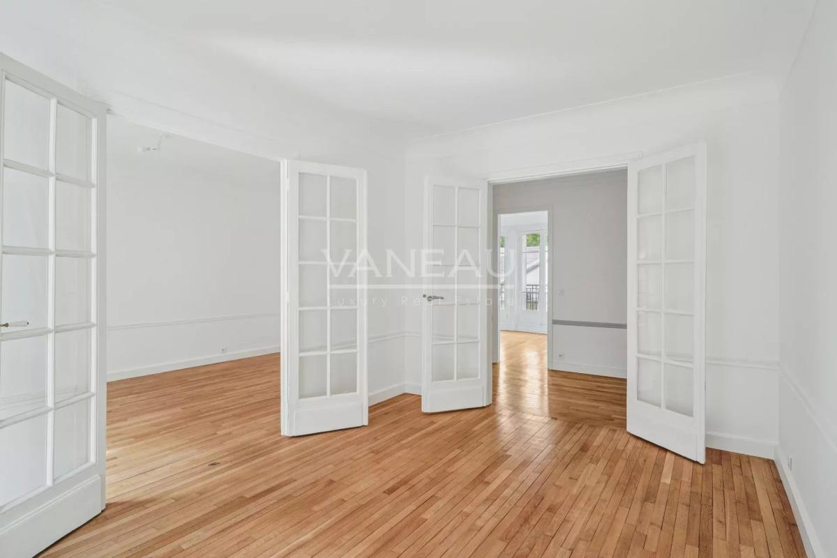 Paris XVe  Necker - Pasteur - Superbe appartement quatre pièces 