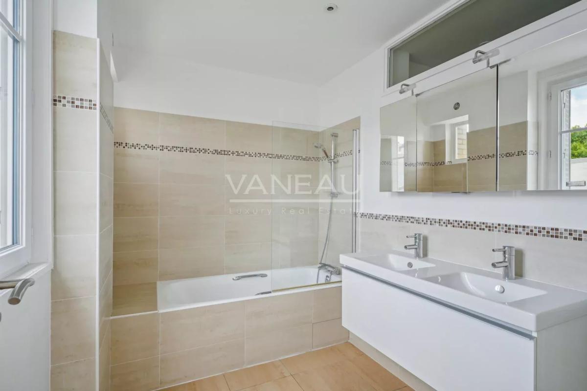 Paris XVe  Necker - Pasteur - Superbe appartement quatre pièces 