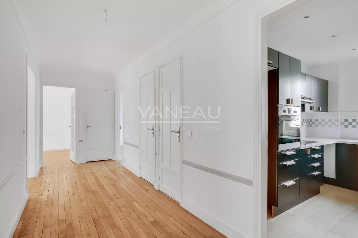 Paris XVe  Necker - Pasteur - Superbe appartement quatre pièces 