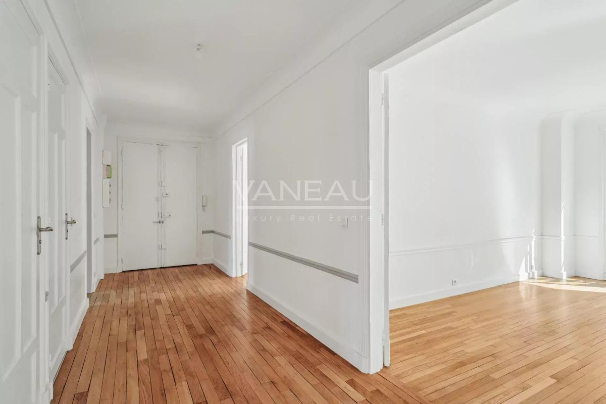 Paris XVe  Necker - Pasteur - Superbe appartement quatre pièces 