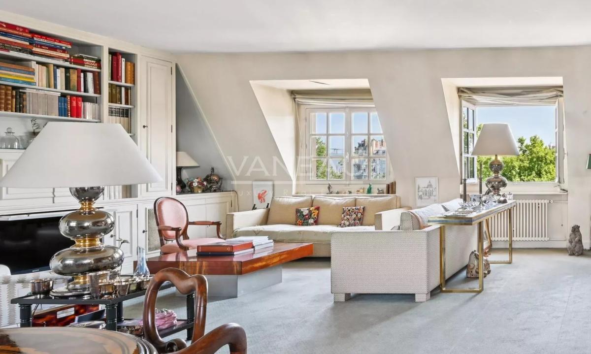 PARIS Ve - Monge / Montebello - Duplex d'exception en dernier ét