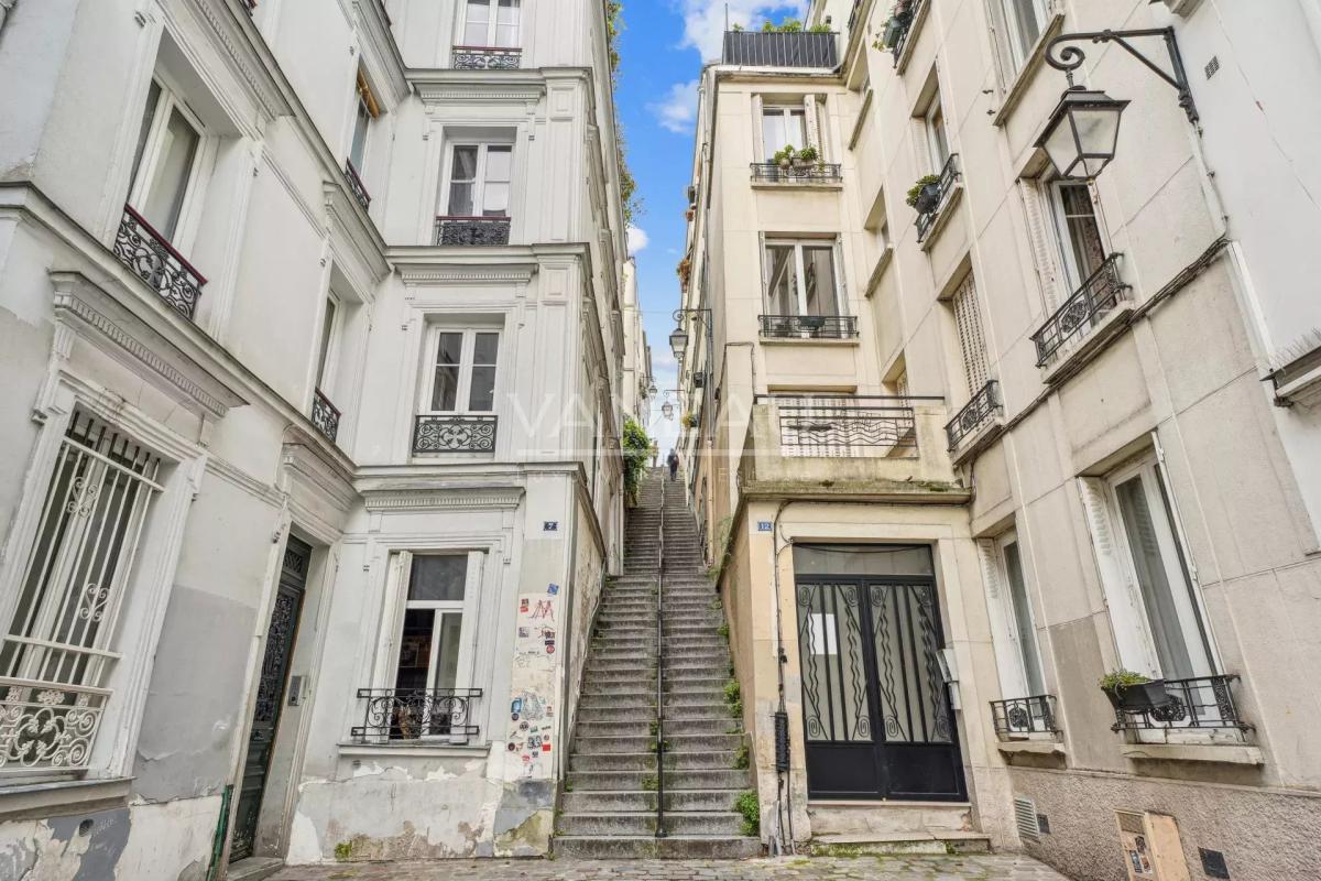 Studio au calme, au pied de Montmartre.