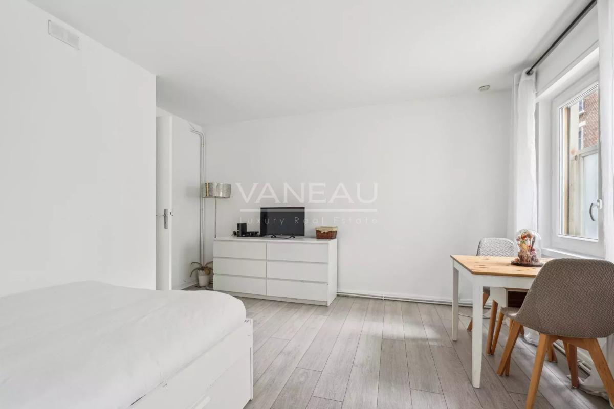 Studio au calme, au pied de Montmartre.