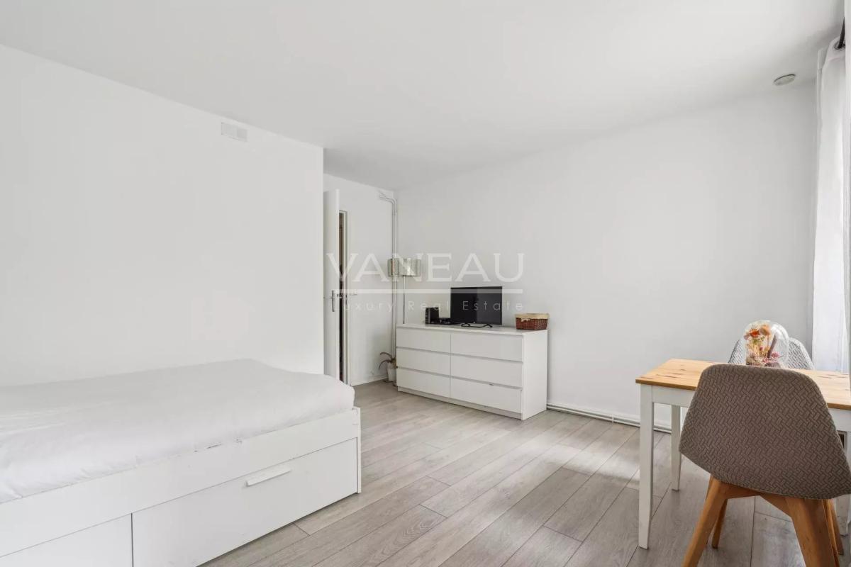 Studio au calme, au pied de Montmartre.