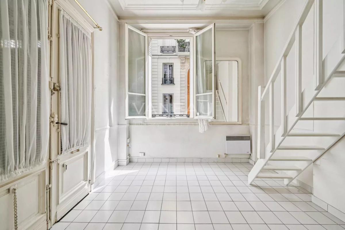 Paris XVe - Boulevard Pasteur - Studette avec mezzanine