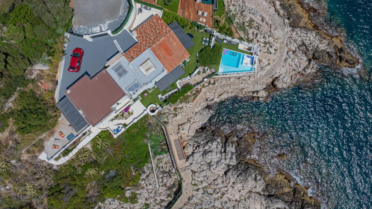 UNIQUE ! Belle propriété pied dans l'eau - accès direct à la mer