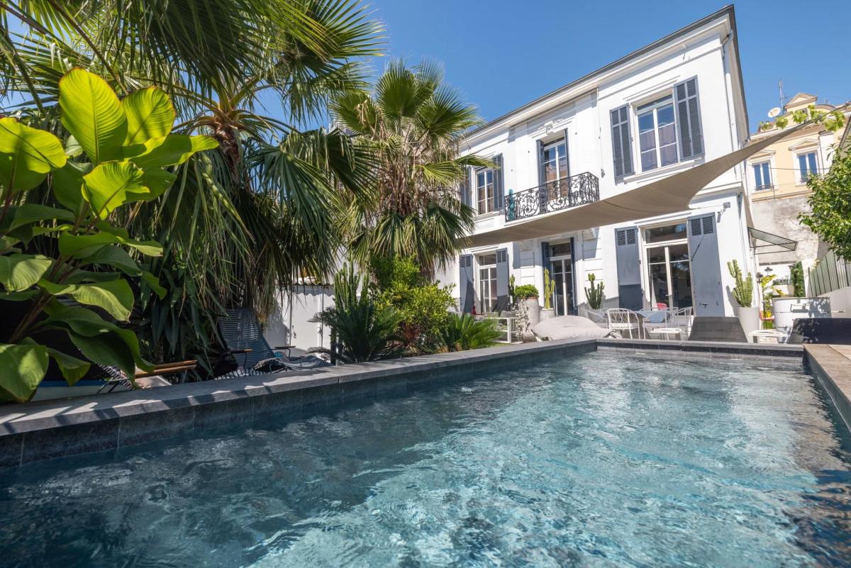 CANNES CENTRE VILLE MAISON RENOVEE A VENDRE  PISCINE PETIT JUAS 