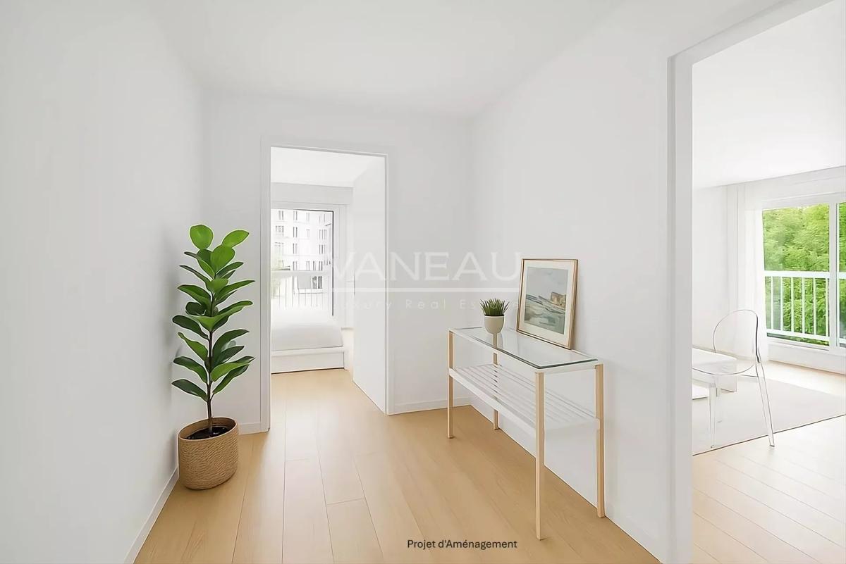 Paris XVIIIème - Trois pièces avec balcon- grand box et cave -