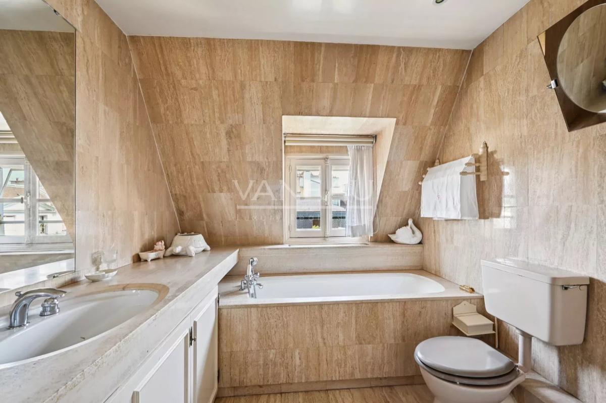 PARIS Ve - Monge / Montebello - Duplex en dernier étage avec vue