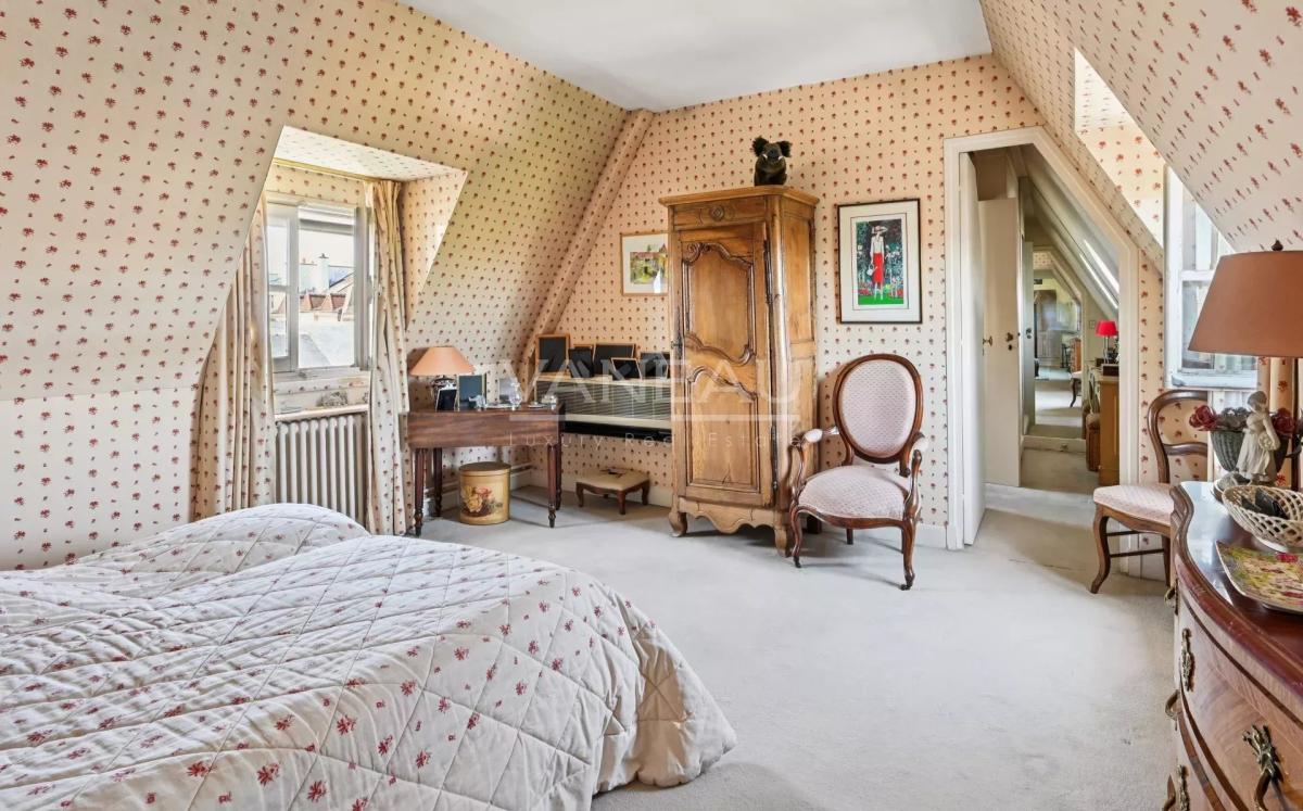 PARIS Ve - Monge / Montebello - Duplex en dernier étage avec vue