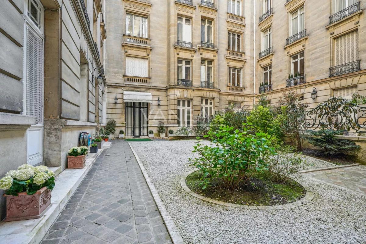 Paris XVIe - Place Victor Hugo / Poincaré - Studette de 10,12 m2