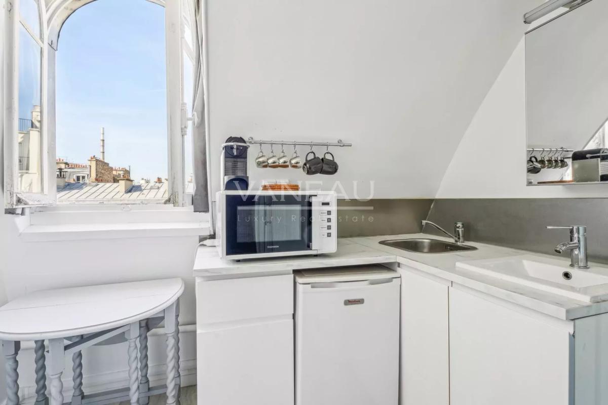 Paris XVIe - Place Victor Hugo / Poincaré - Studette de 10,12 m2