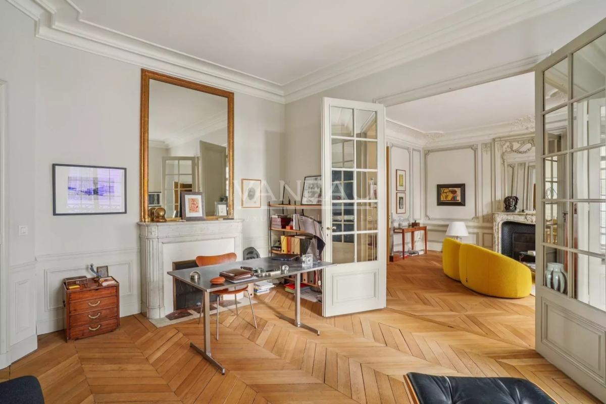 Appartement haussmannien d’exception – Square de la Tour Maubour