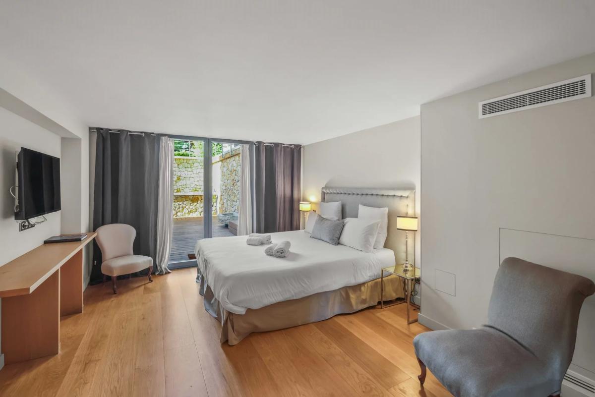 CANNES CROISETTE – UNIQUE VILLA