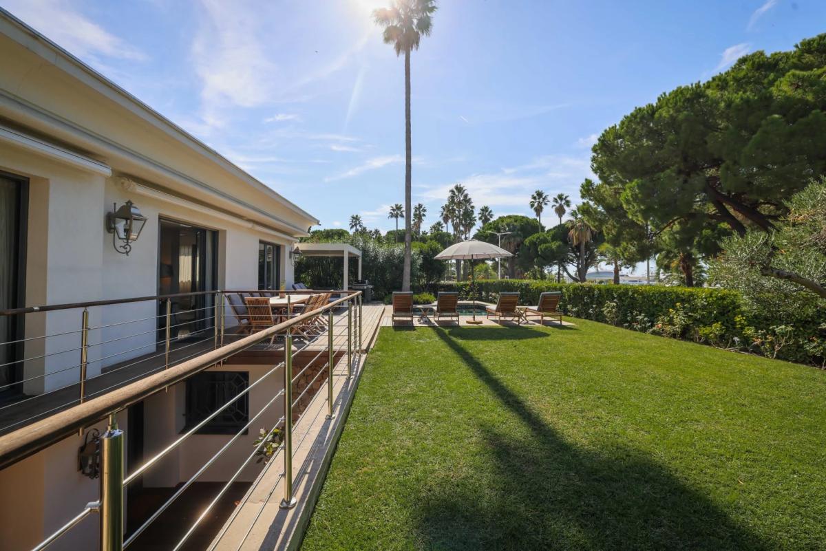 CANNES CROISETTE – UNIQUE VILLA