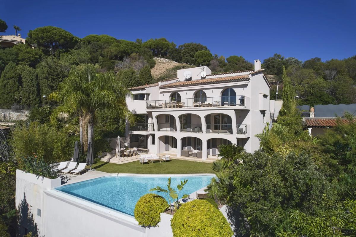 CANNES VILLA RENOVEE VUE MER PANORAMIQUE A VENDRE
