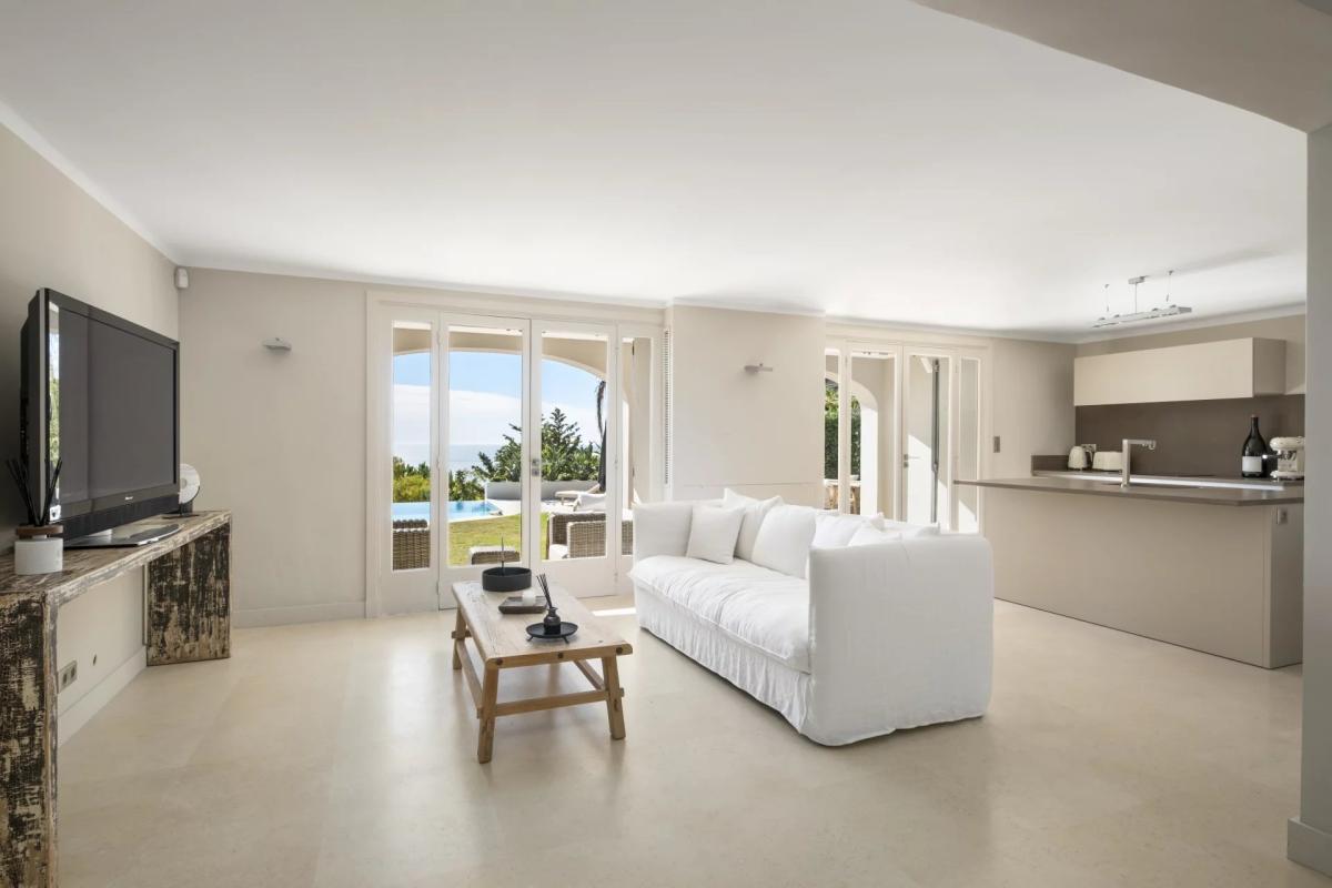 CANNES VILLA RENOVEE VUE MER PANORAMIQUE A VENDRE
