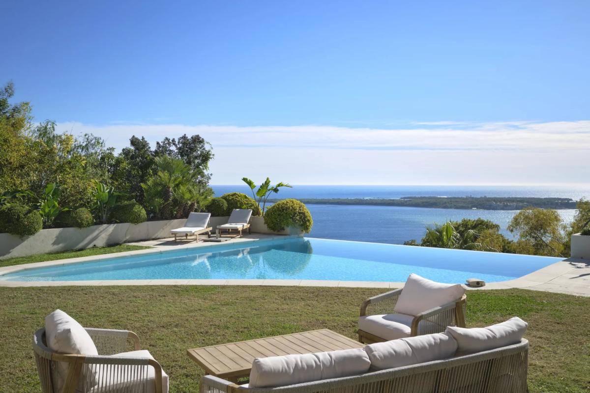 CANNES VILLA RENOVEE VUE MER PANORAMIQUE A VENDRE