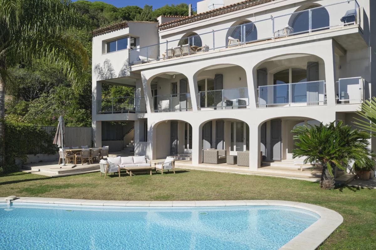 CANNES VILLA RENOVEE VUE MER PANORAMIQUE A VENDRE