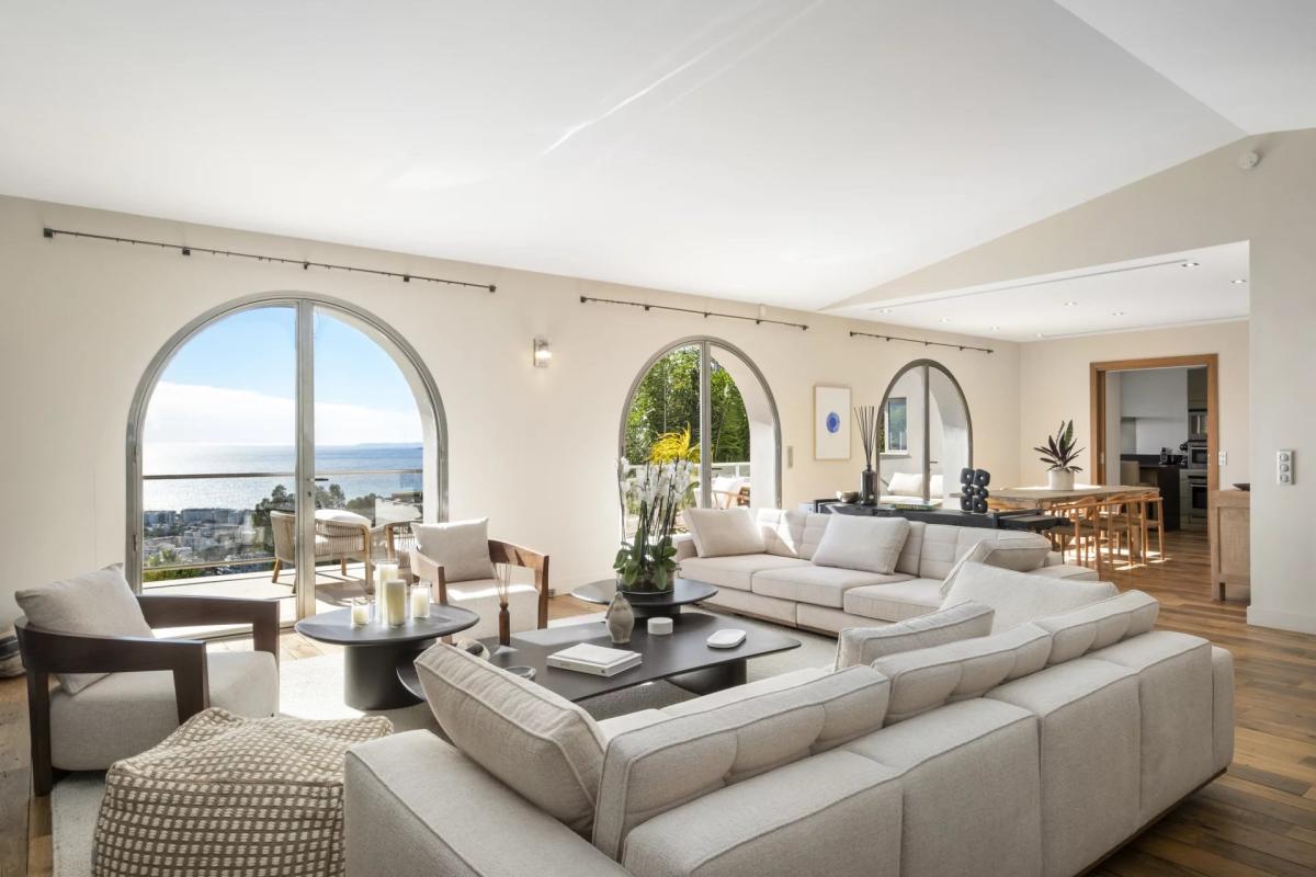 CANNES VILLA RENOVEE VUE MER PANORAMIQUE A VENDRE
