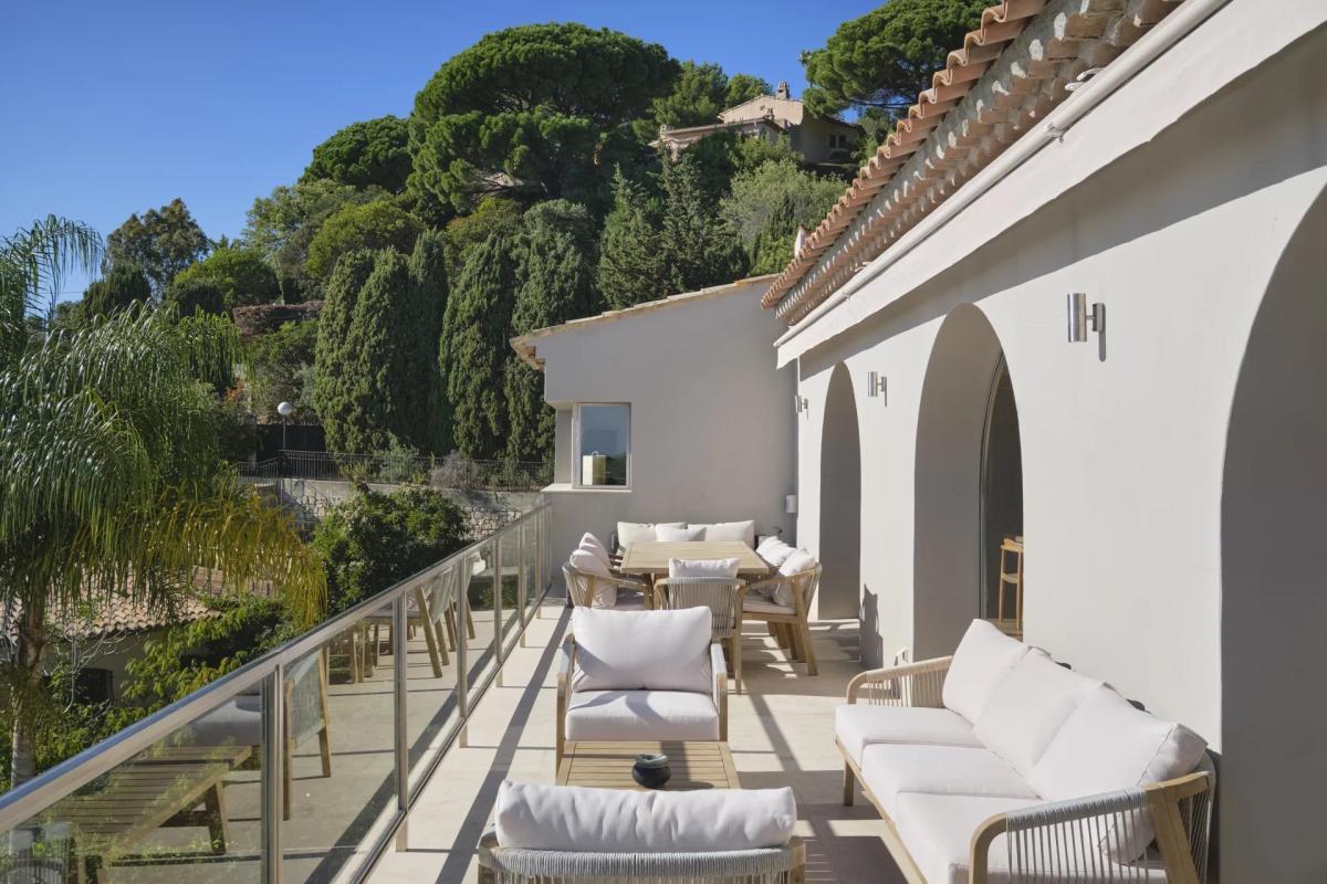 CANNES VILLA RENOVEE VUE MER PANORAMIQUE A VENDRE