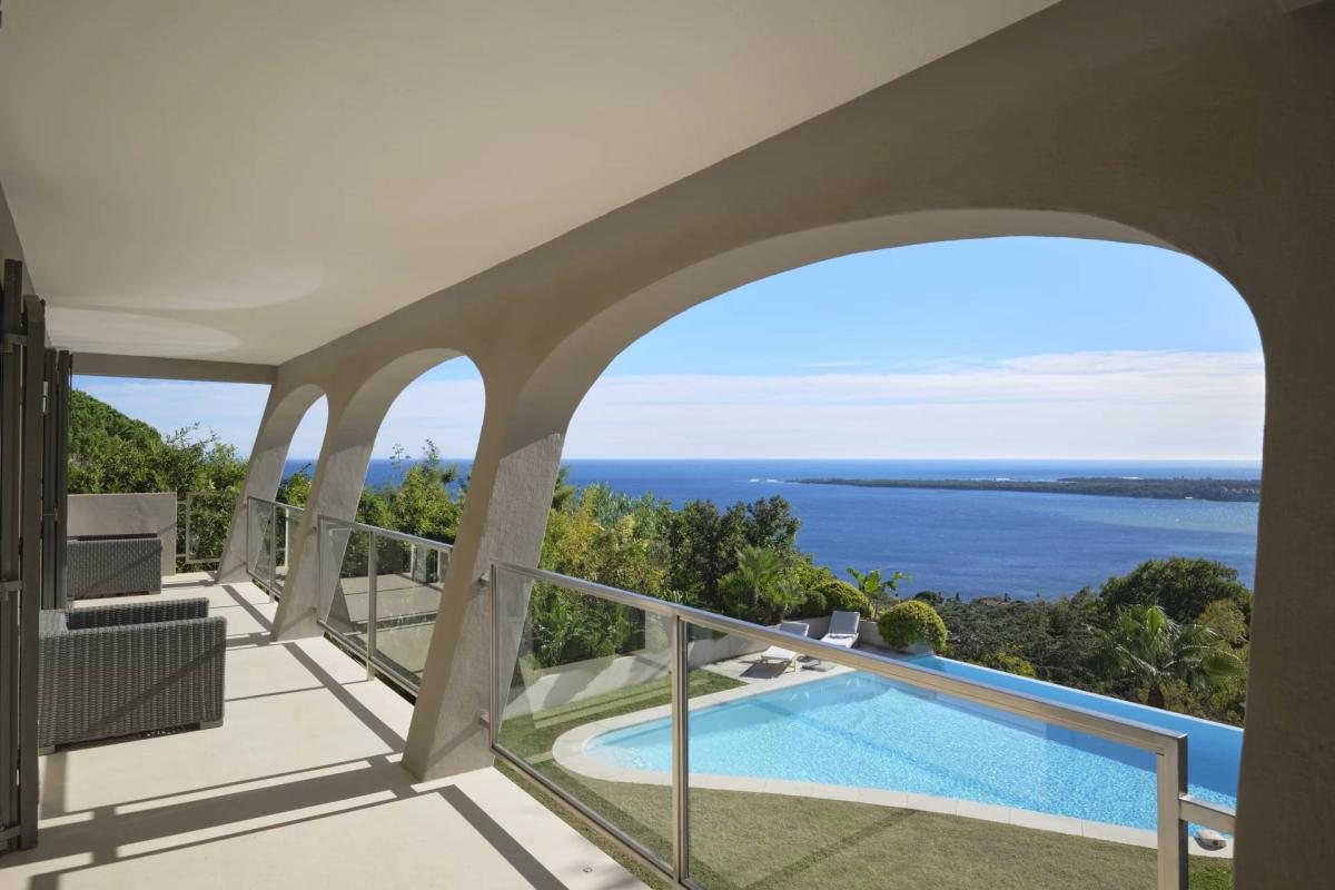 CANNES VILLA RENOVEE VUE MER PANORAMIQUE A VENDRE