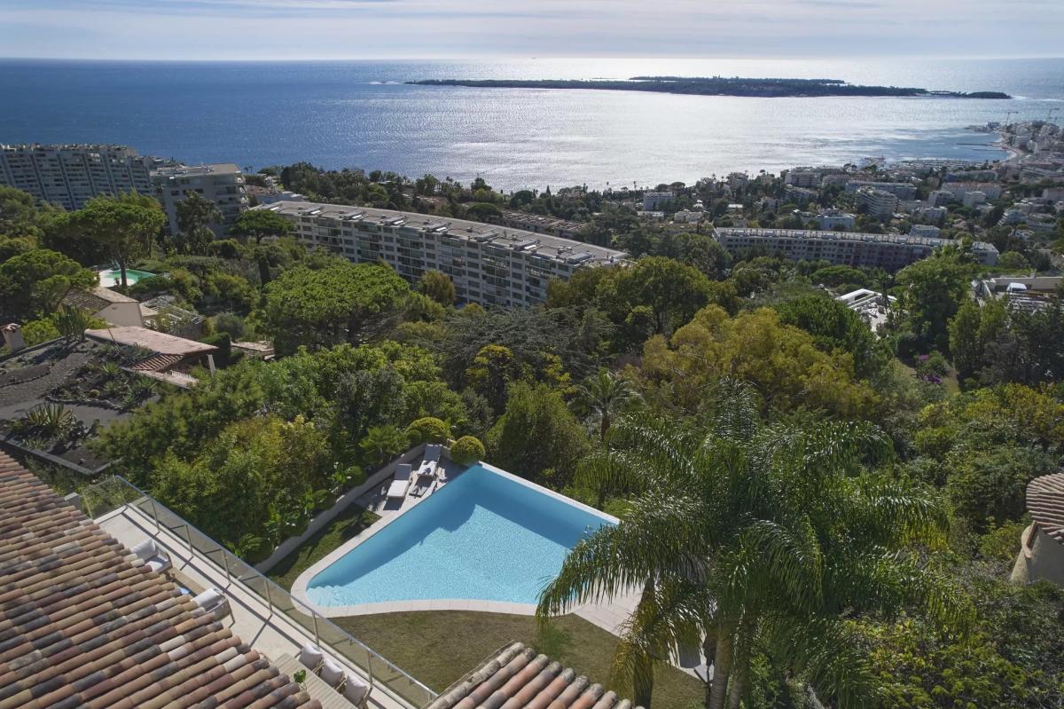 CANNES VILLA RENOVEE VUE MER PANORAMIQUE A VENDRE