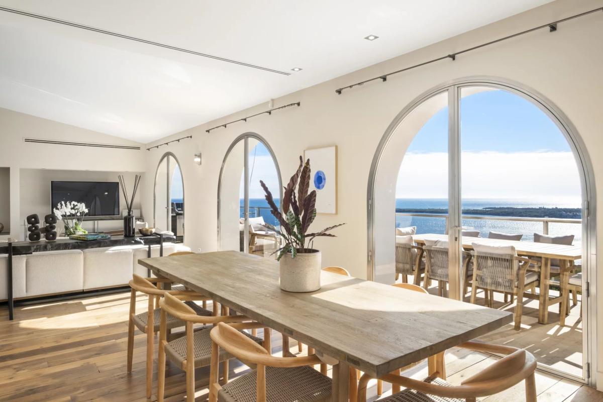 CANNES VILLA RENOVEE VUE MER PANORAMIQUE A VENDRE