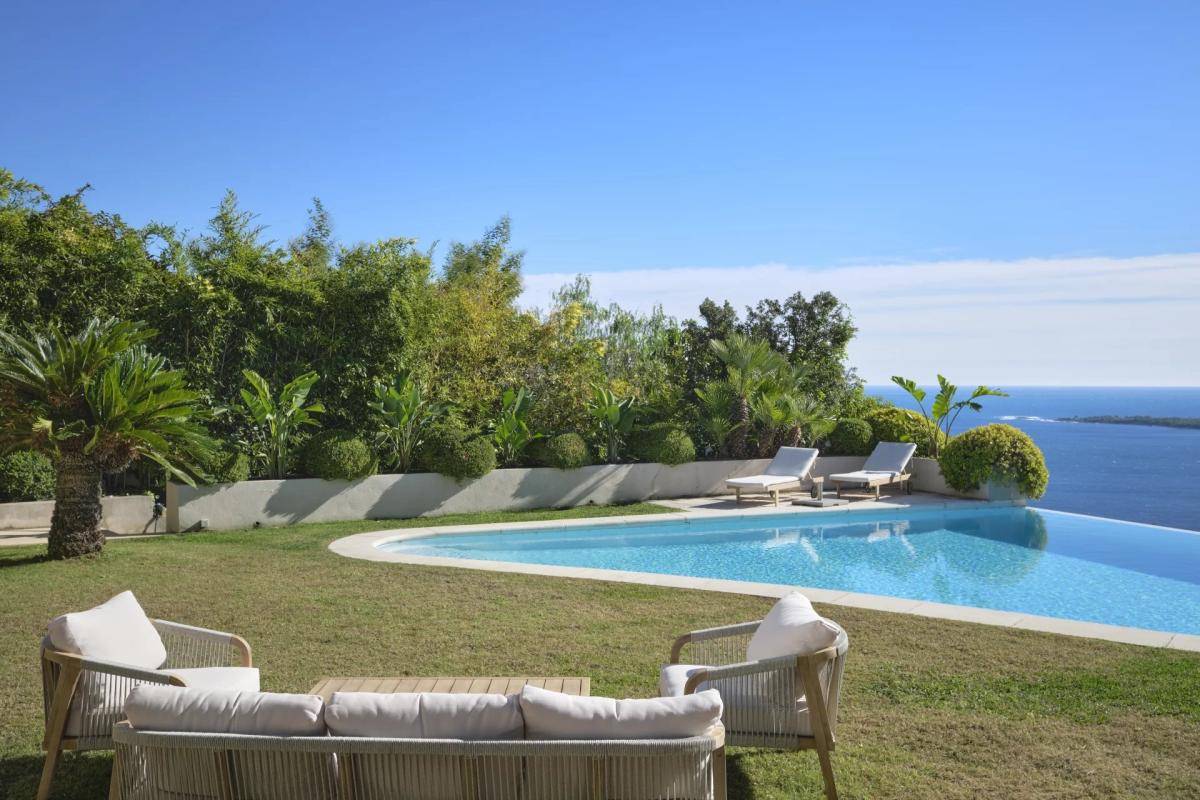 CANNES VILLA RENOVEE VUE MER PANORAMIQUE A VENDRE