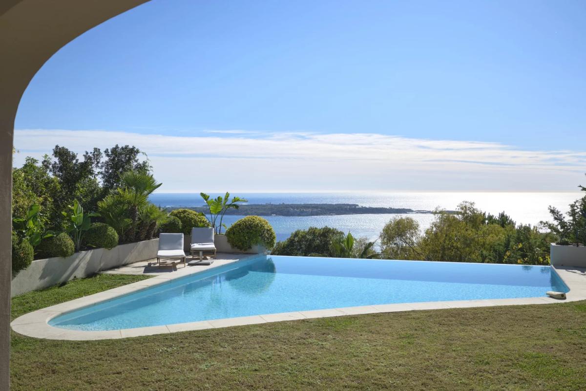 CANNES VILLA RENOVEE VUE MER PANORAMIQUE A VENDRE
