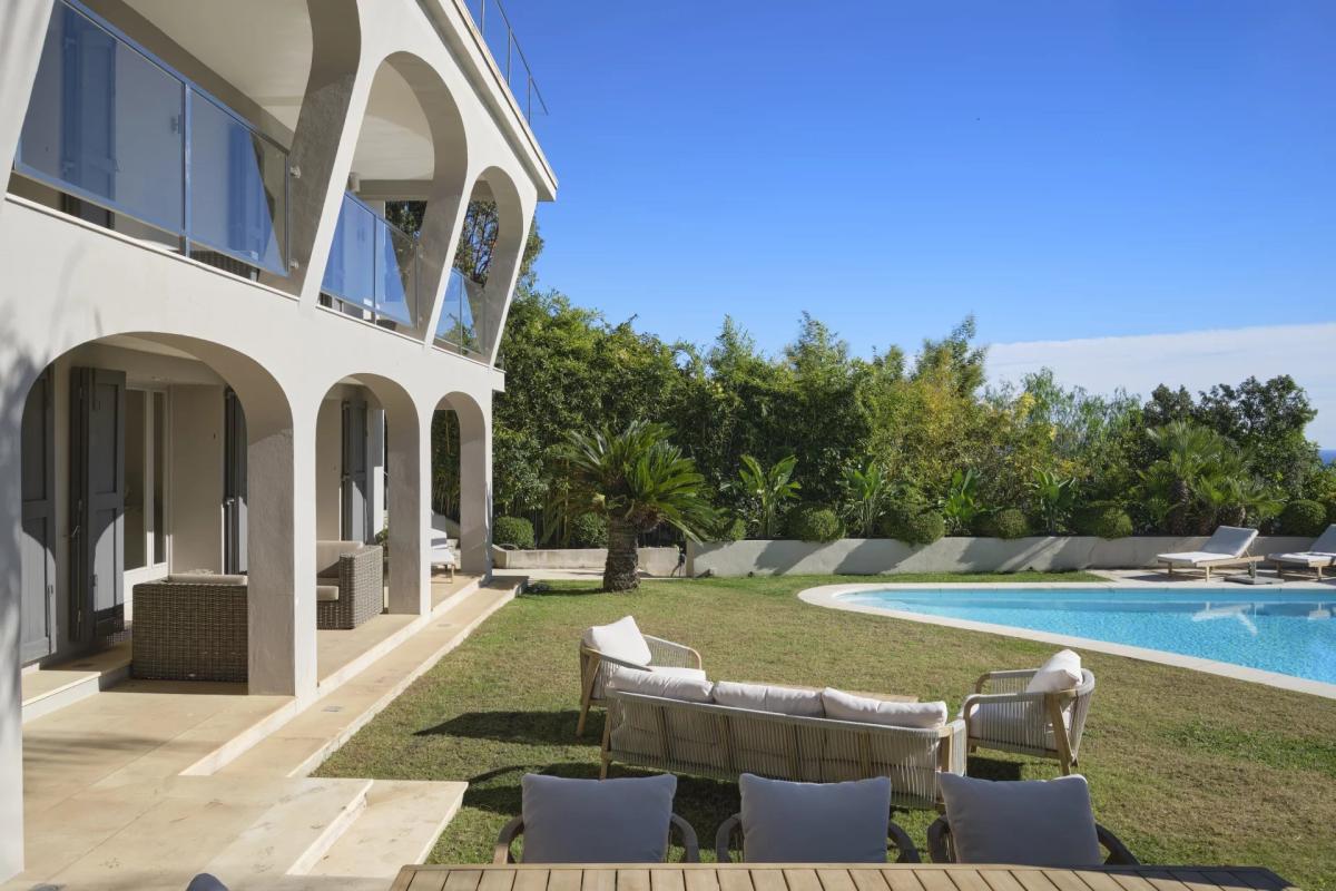 CANNES VILLA RENOVEE VUE MER PANORAMIQUE A VENDRE