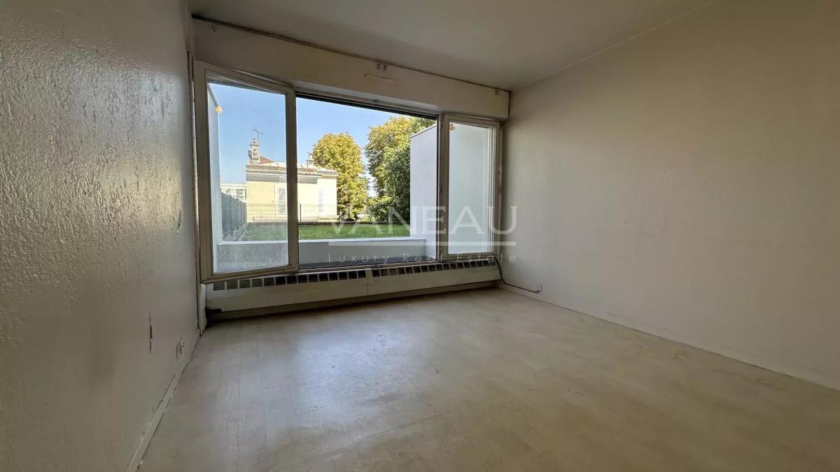 Studio avec Terrasse, box et résidence rénovée et sécurisée – Vi