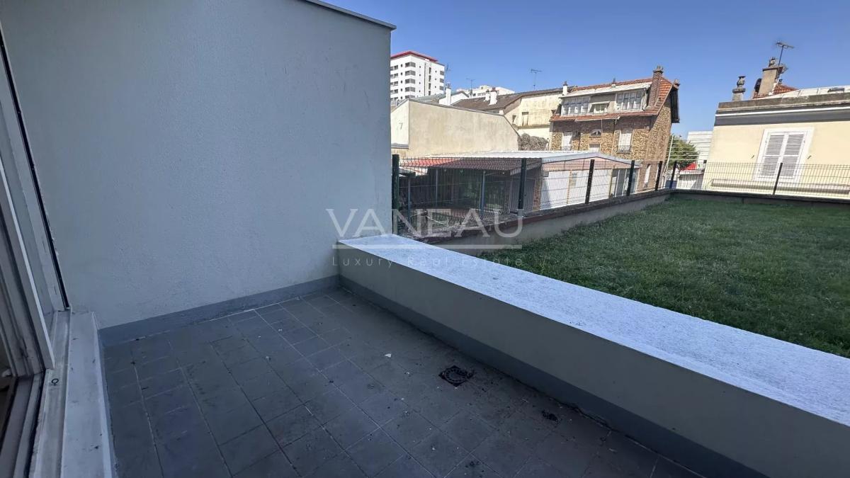 Studio avec Terrasse, box et résidence rénovée et sécurisée – Vi