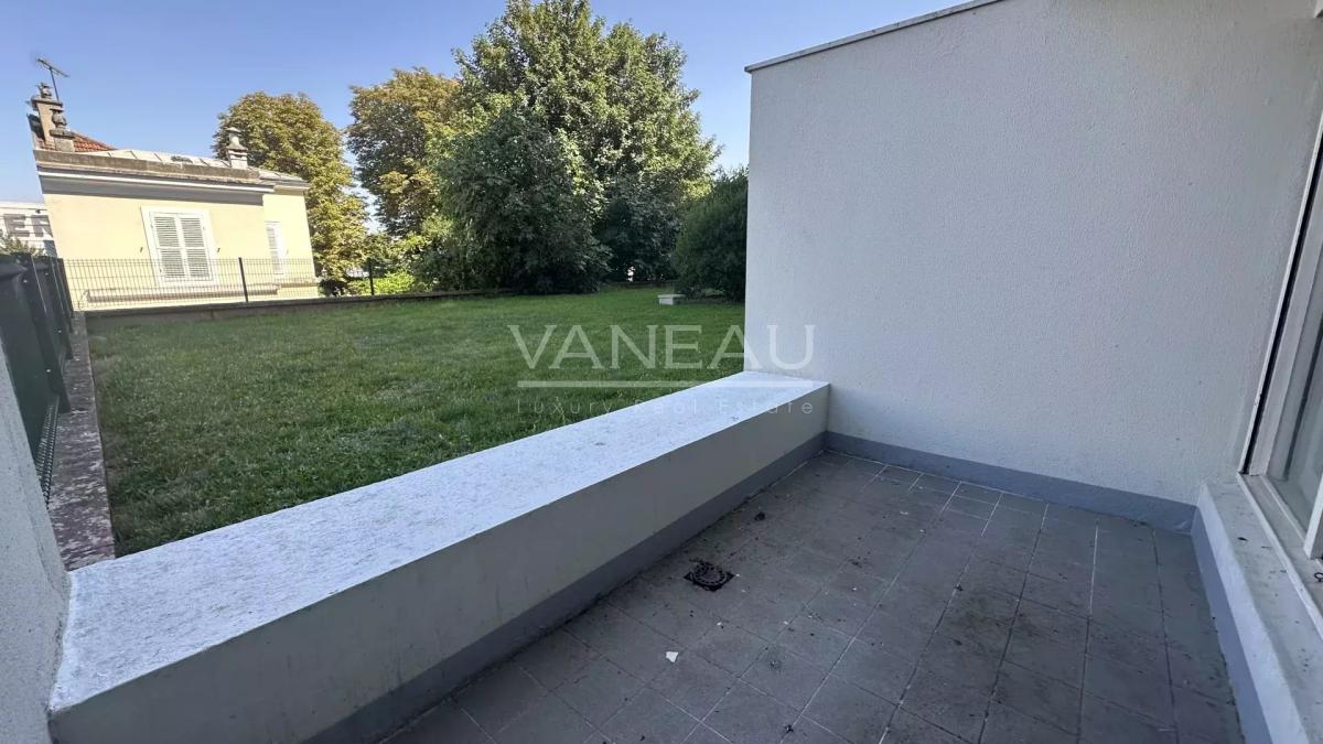 Studio avec Terrasse, box et résidence rénovée et sécurisée – Vi