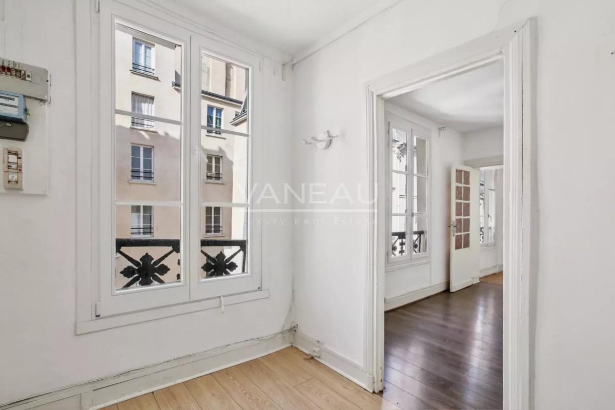 Paris IIème - Rue Sainte-Apolline - Trois pièces à rénover -
