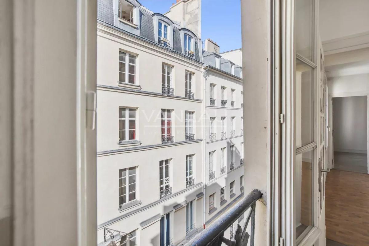 Paris IIème - Rue Sainte-Apolline - Trois pièces à rénover -