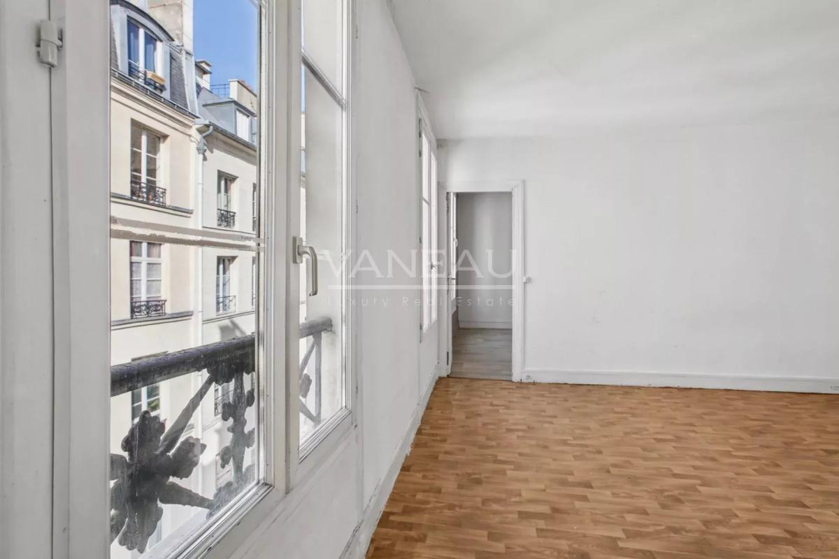 Paris IIème - Rue Sainte-Apolline - Trois pièces à rénover -