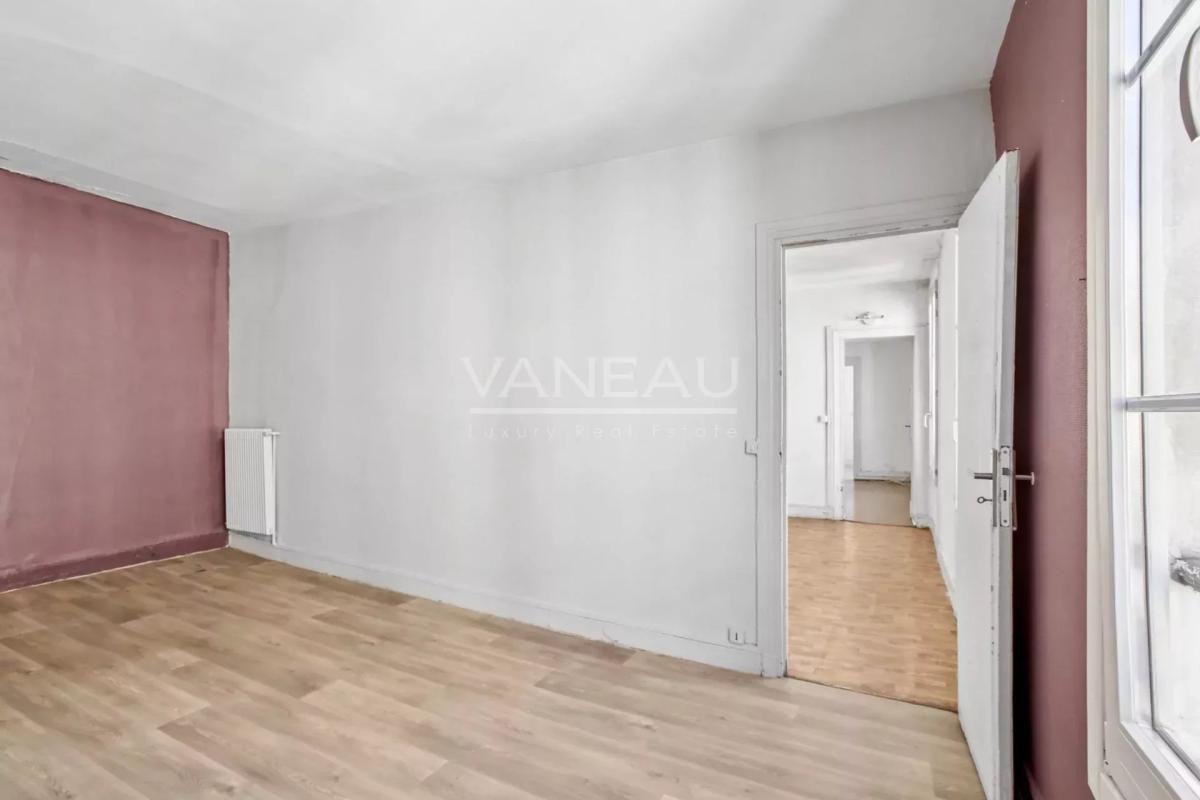 Paris IIème - Rue Sainte-Apolline - Trois pièces à rénover -