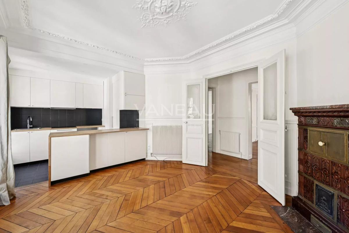 Paris XVIe - Auteuil - Appartement traversant en étage élevé.