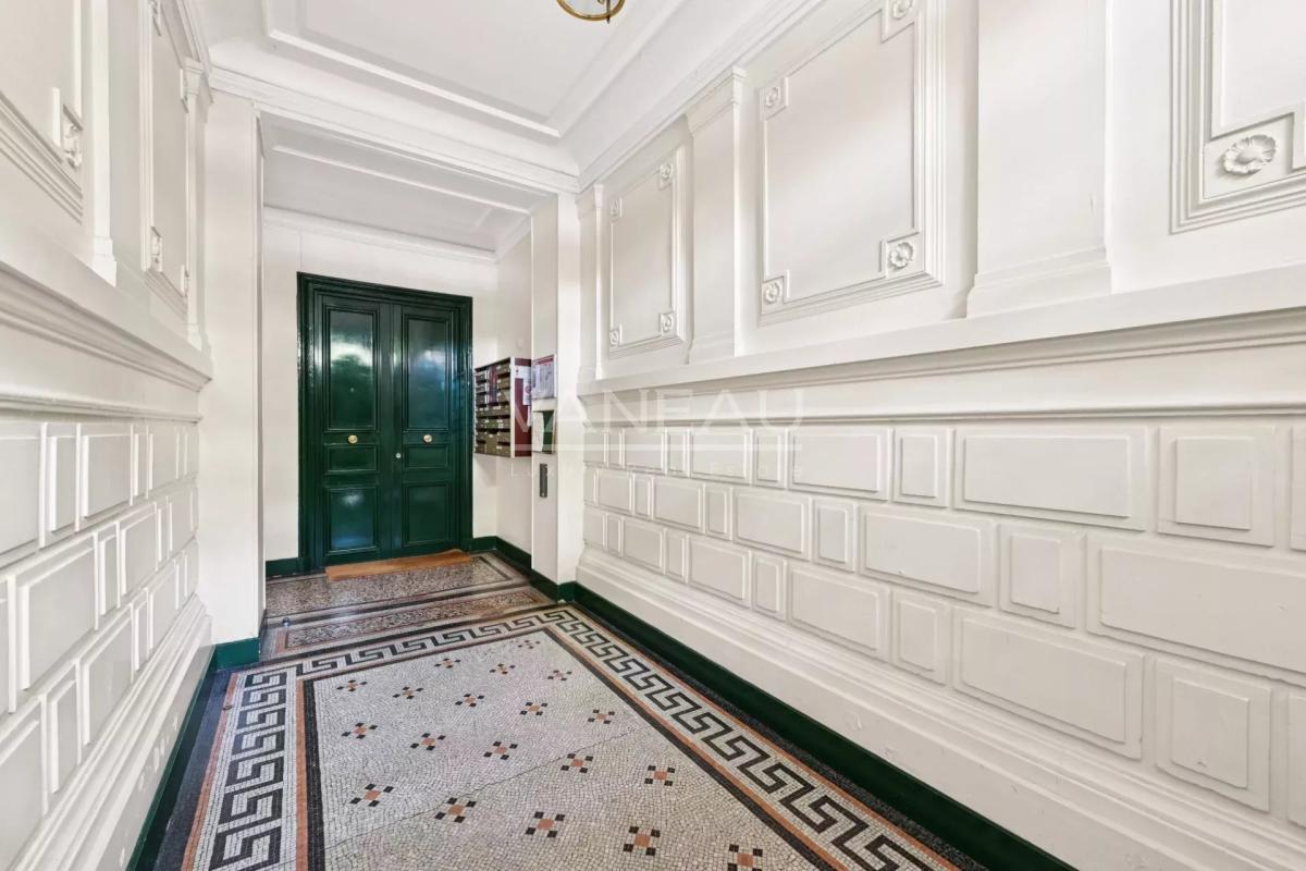 Paris XVIe - Auteuil - Appartement traversant en étage élevé.