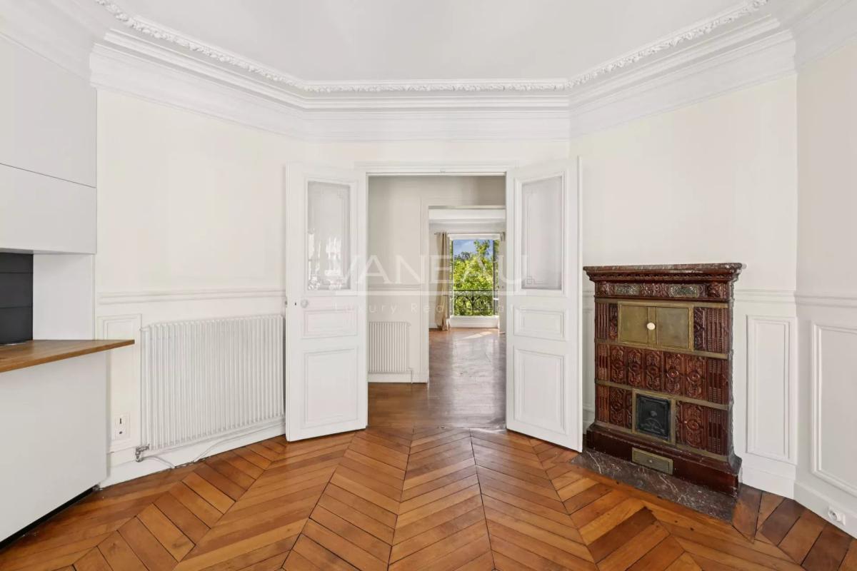 Paris XVIe - Auteuil - Appartement traversant en étage élevé.