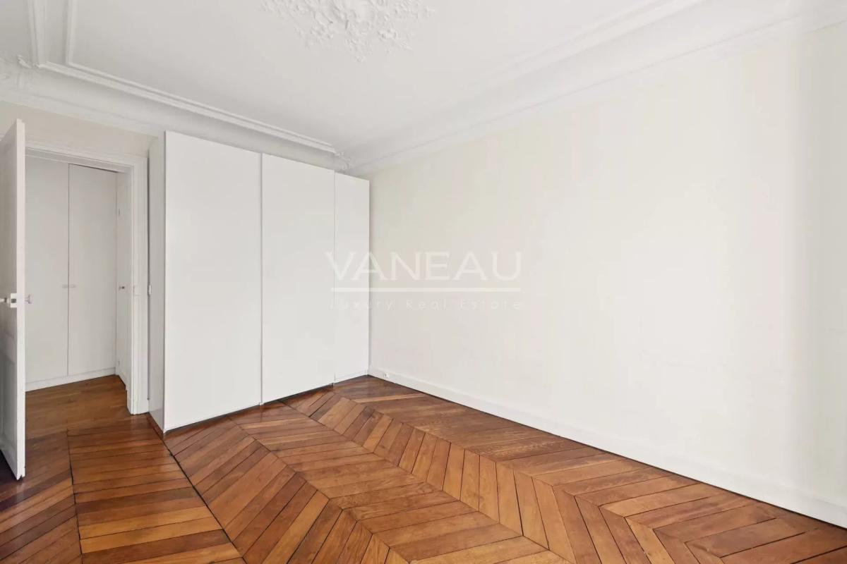 Paris XVIe - Auteuil - Appartement traversant en étage élevé.