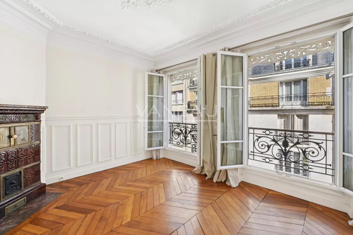 Paris XVIe - Auteuil - Appartement traversant en étage élevé.