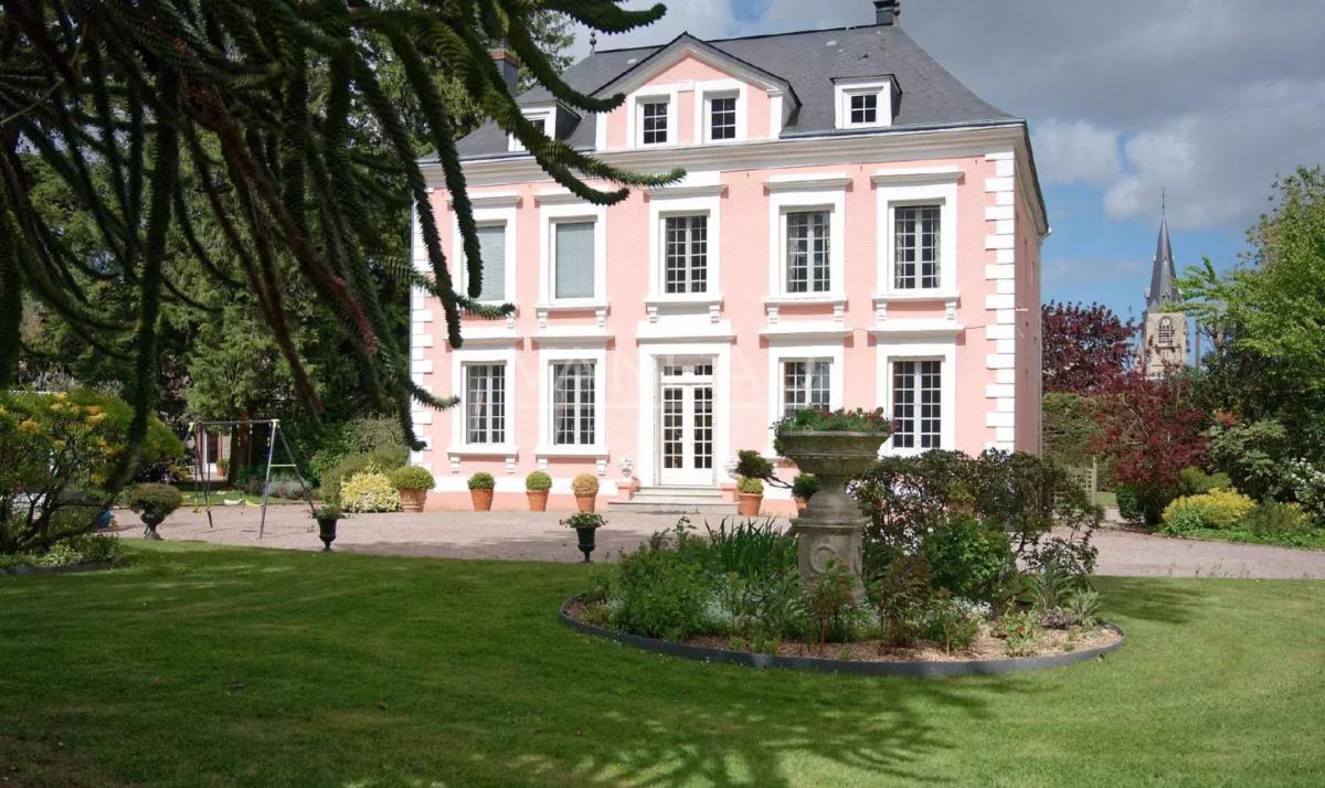 Maison de maitre en Normandie au cœur d’un parc paysager.