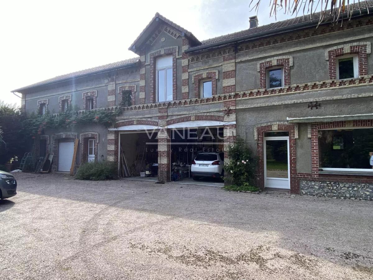 Maison de maitre en Normandie au cœur d’un parc paysager.