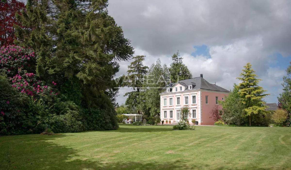Maison de maitre en Normandie au cœur d’un parc paysager.